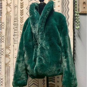 Bright emerald green/teal fur